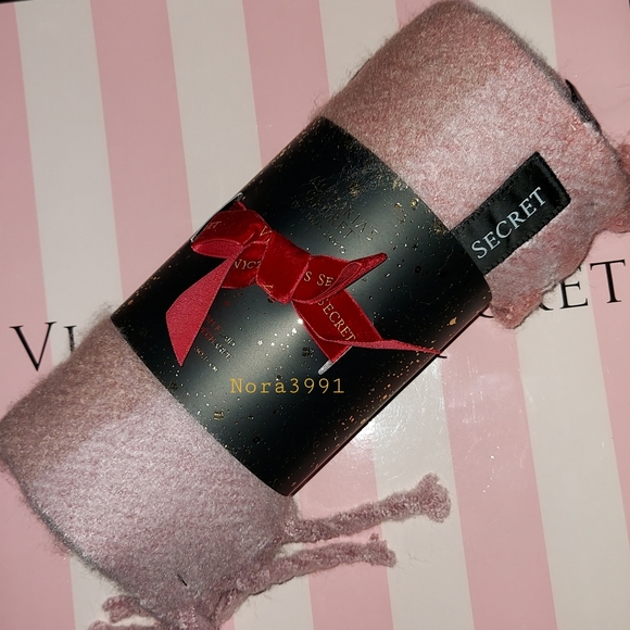 Victoria's Secret Accessories - Victoria Secret Scarf New